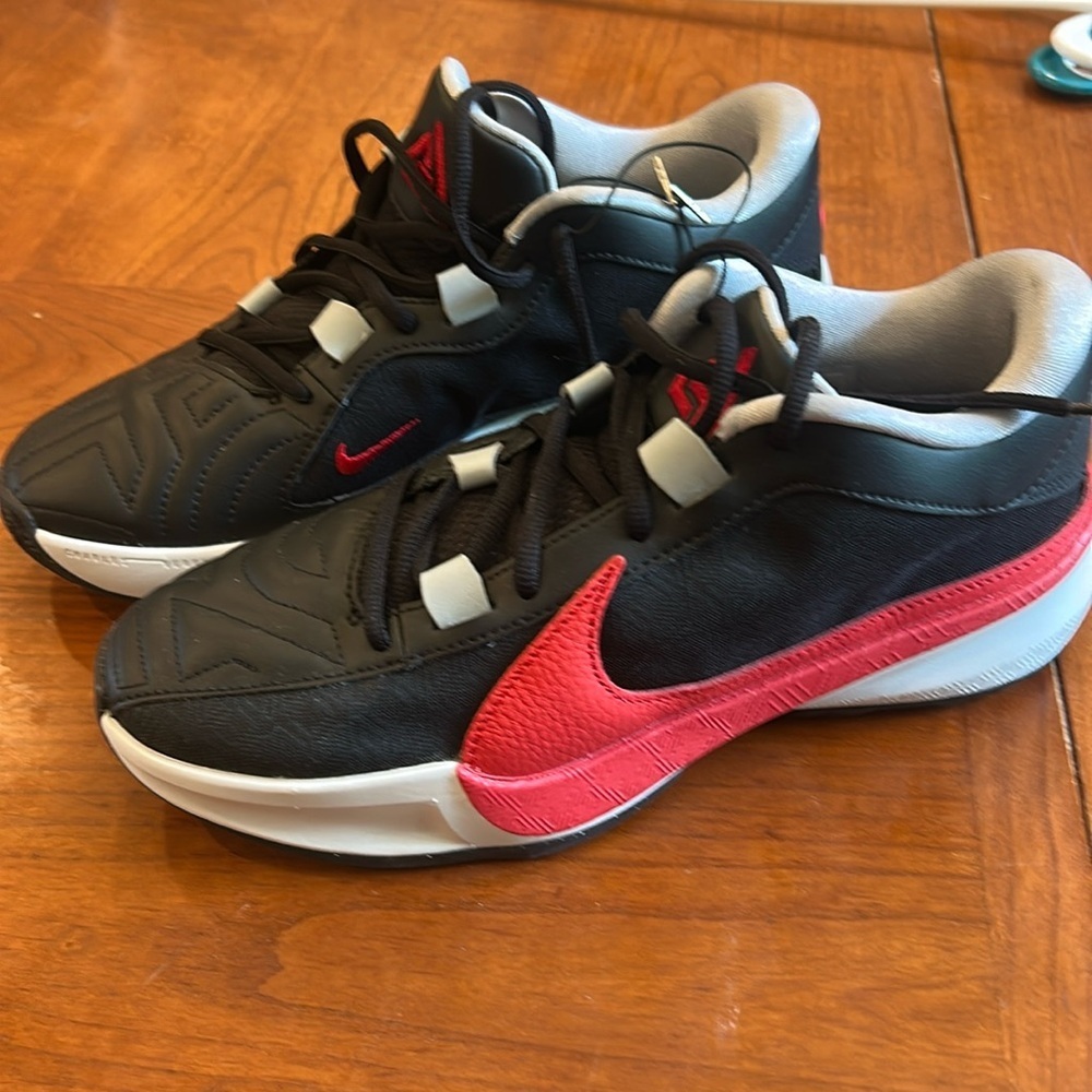 Nike Zoom Freak 5 Double Trouble Black University Red DX4985 004 men’s size 7.5